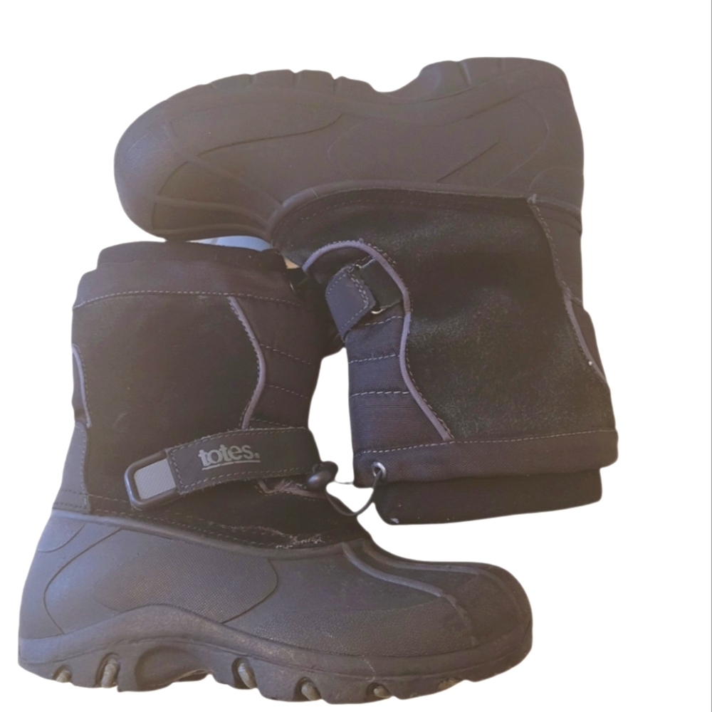 Totes black snow boots